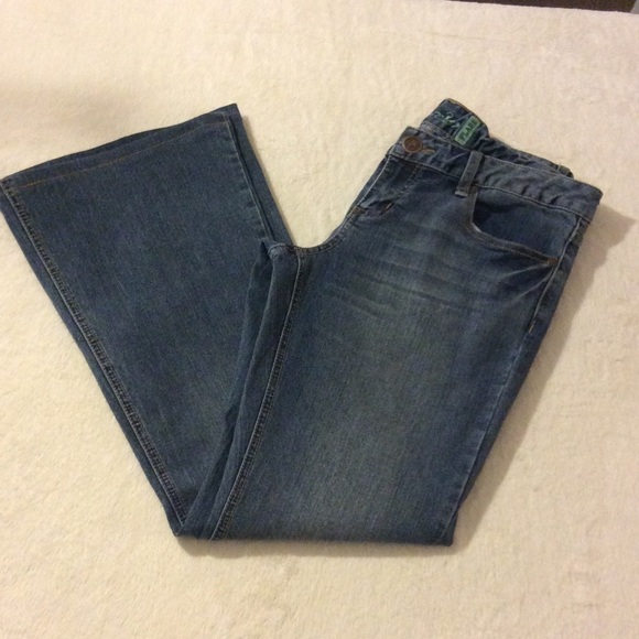 ✅HOST Pick✅ American Rag Cie Flare Jeans, Size 2/4 - Picture 5 of 5